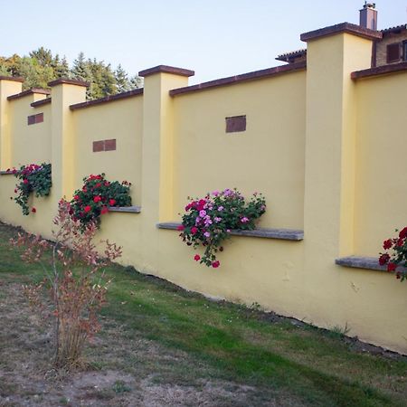 Kondics Apartmanhaz Sarvar Bagian luar foto