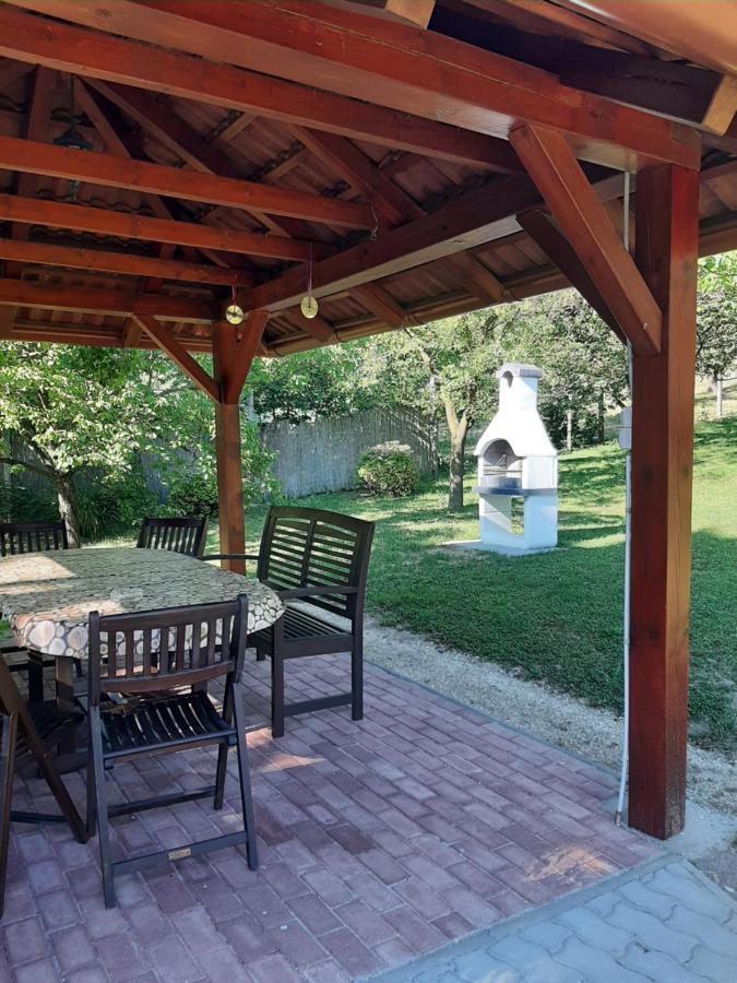Kondics Apartmanhaz Sarvar Bagian luar foto