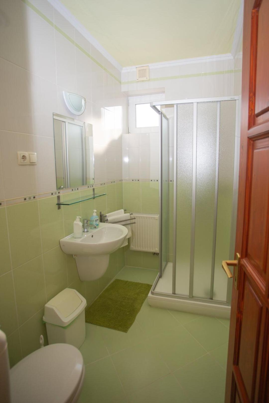 Kondics Apartmanhaz Sarvar Bagian luar foto
