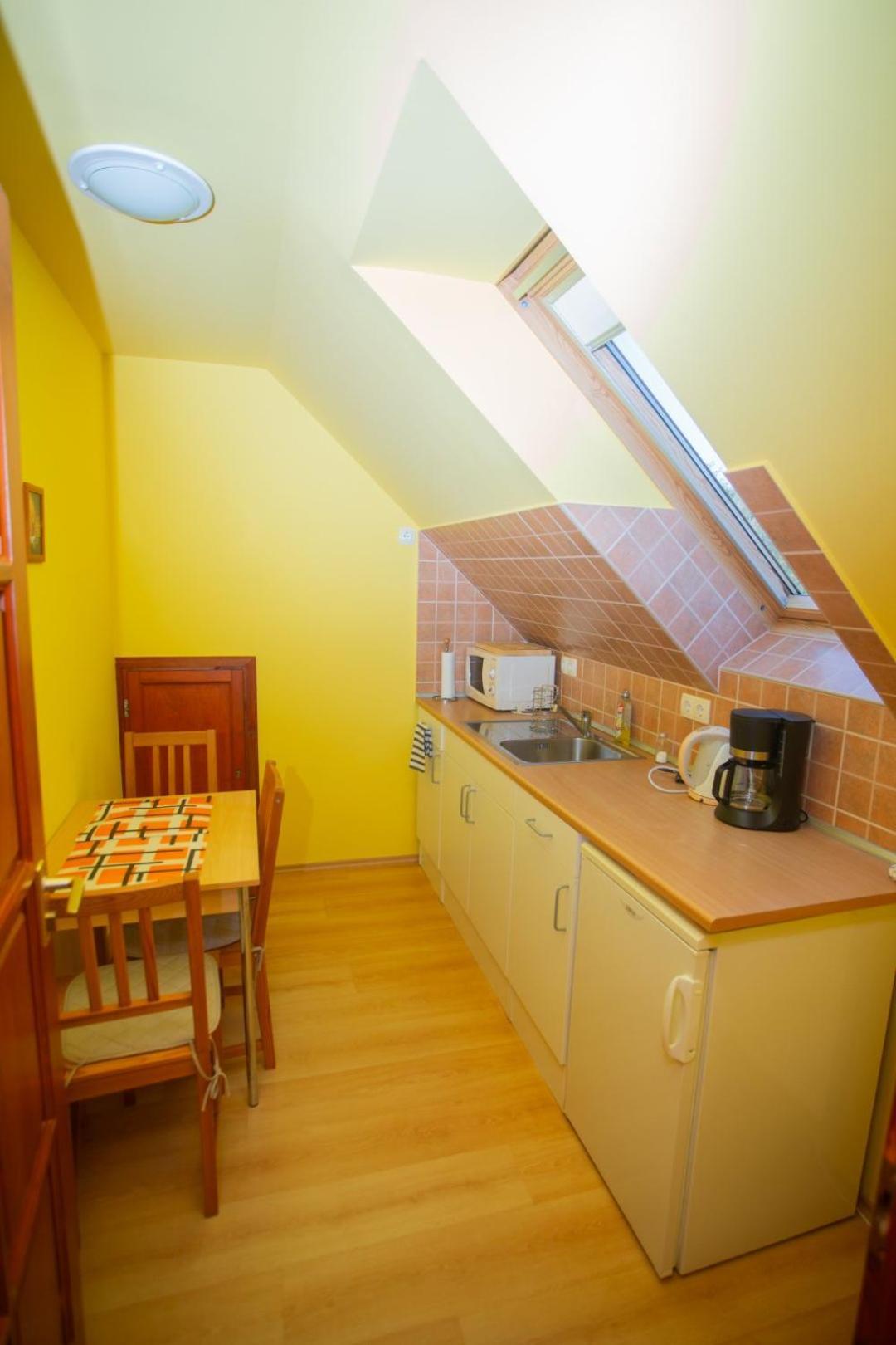 Kondics Apartmanhaz Sarvar Bagian luar foto