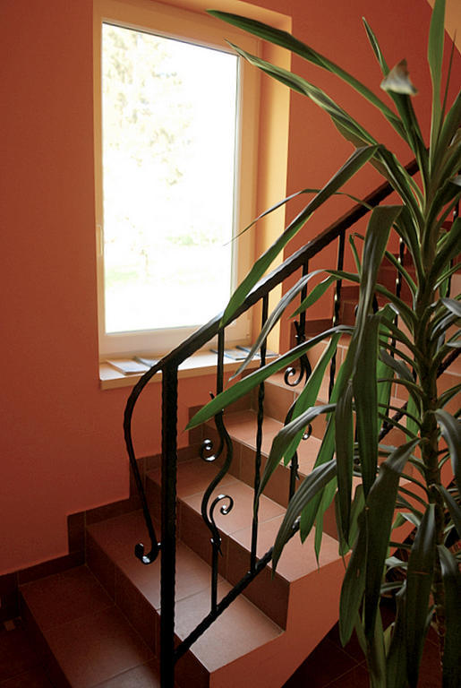 Kondics Apartmanhaz Sarvar Bagian luar foto